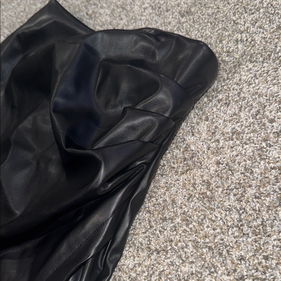 Elegant Black Faux Leather Skort - Picture 6 of 8